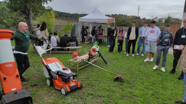 Escola Secundária Dr. António Granjo recebeu um grupo de 24 alunos e 8 professores oriundos da Alemanha (Bad Harzburg), Países Baixos (Amesterdão), Eslovénia (Lenart) e Eslováquia (Bardejov), no âmbito do projeto de intercâmbio escolar Erasmus+, Together We Thrive.