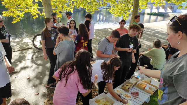 Escola Secundária Dr. António Granjo recebeu um grupo de 24 alunos e 8 professores oriundos da Alemanha (Bad Harzburg), Países Baixos (Amesterdão), Eslovénia (Lenart) e Eslováquia (Bardejov), no âmbito do projeto de intercâmbio escolar Erasmus+, Together We Thrive.