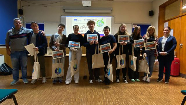 Escola Secundária Dr. António Granjo recebeu um grupo de 24 alunos e 8 professores oriundos da Alemanha (Bad Harzburg), Países Baixos (Amesterdão), Eslovénia (Lenart) e Eslováquia (Bardejov), no âmbito do projeto de intercâmbio escolar Erasmus+, Together We Thrive.