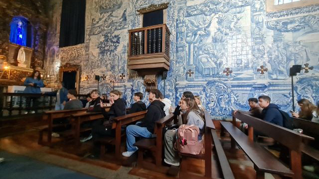 Escola Secundária Dr. António Granjo recebeu um grupo de 24 alunos e 8 professores oriundos da Alemanha (Bad Harzburg), Países Baixos (Amesterdão), Eslovénia (Lenart) e Eslováquia (Bardejov), no âmbito do projeto de intercâmbio escolar Erasmus+, Together We Thrive.