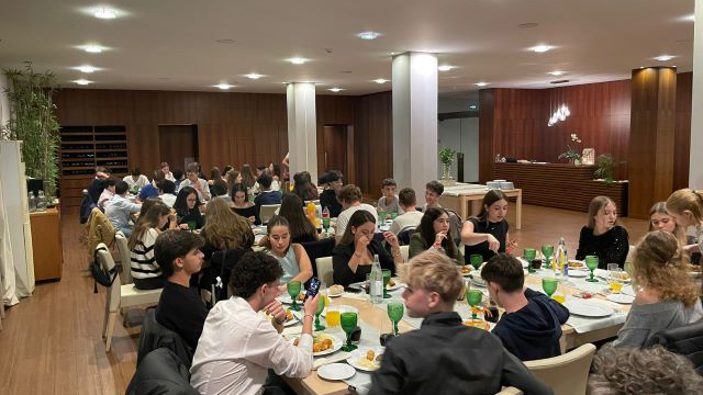 Escola Secundária Dr. António Granjo recebeu um grupo de 24 alunos e 8 professores oriundos da Alemanha (Bad Harzburg), Países Baixos (Amesterdão), Eslovénia (Lenart) e Eslováquia (Bardejov), no âmbito do projeto de intercâmbio escolar Erasmus+, Together We Thrive.