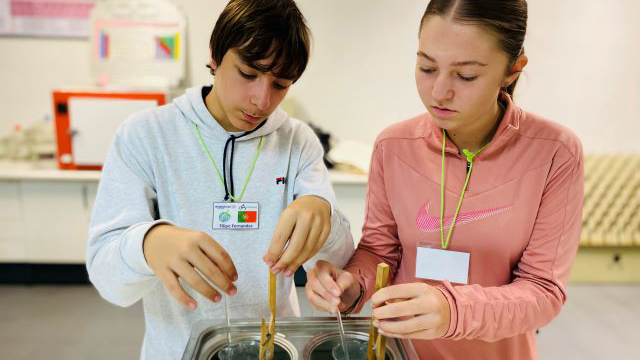 Escola Secundária Dr. António Granjo recebeu um grupo de 24 alunos e 8 professores oriundos da Alemanha (Bad Harzburg), Países Baixos (Amesterdão), Eslovénia (Lenart) e Eslováquia (Bardejov), no âmbito do projeto de intercâmbio escolar Erasmus+, Together We Thrive.